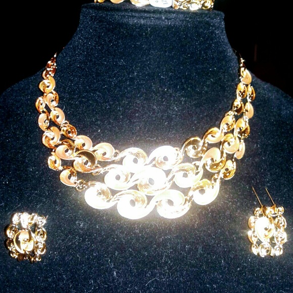 Necklace Set - Picture 2 of 2